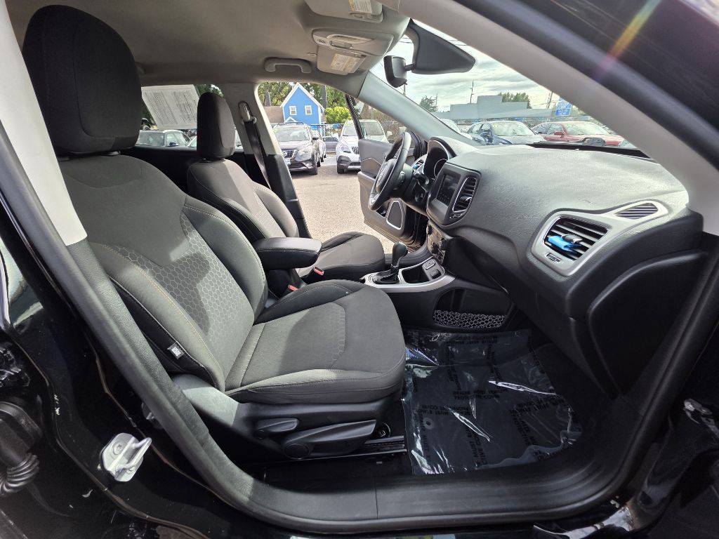 2019 Jeep Compass Image 16