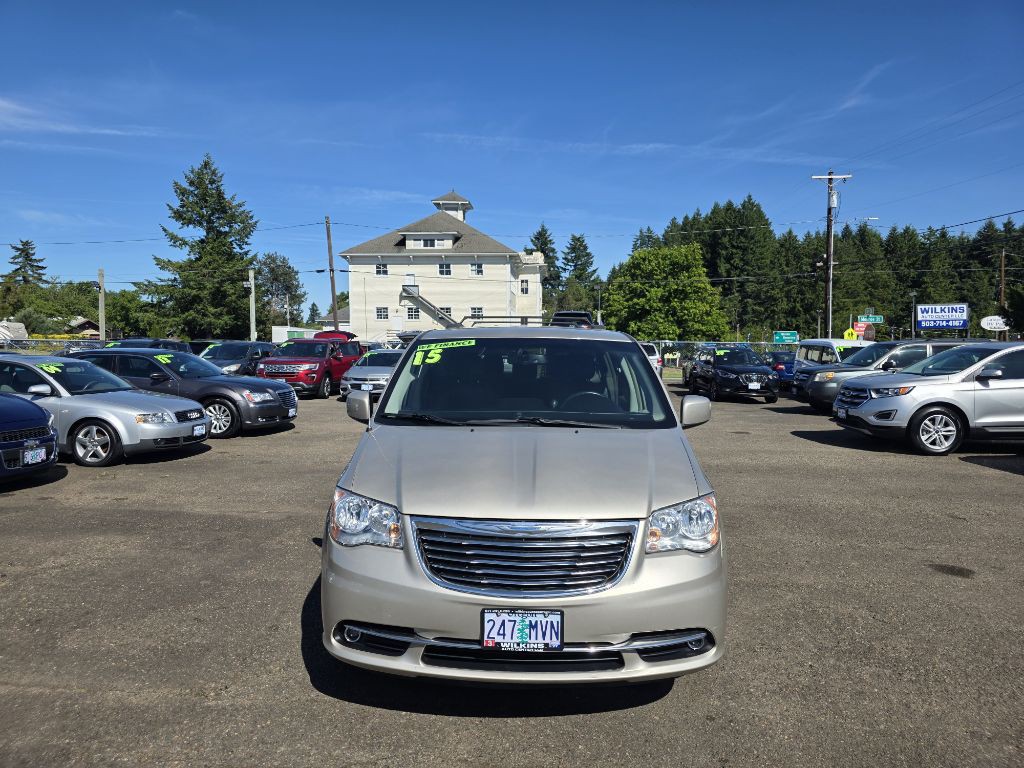 2015 Chrysler Town & Country Image 2