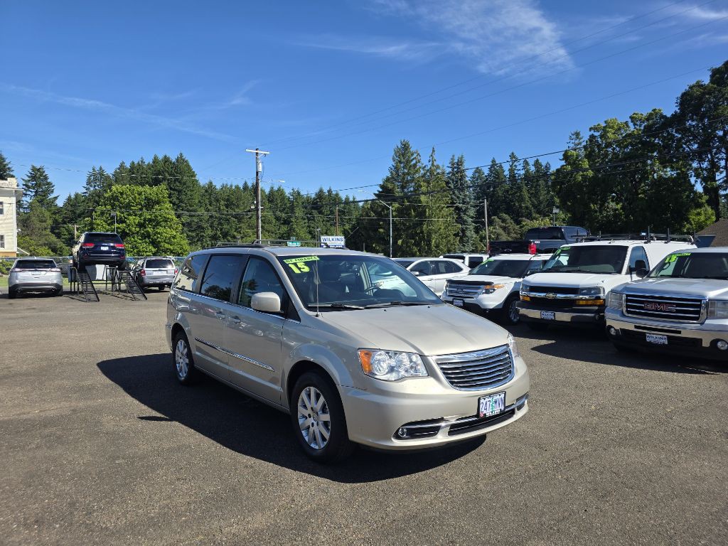 2015 Chrysler Town & Country Image 3