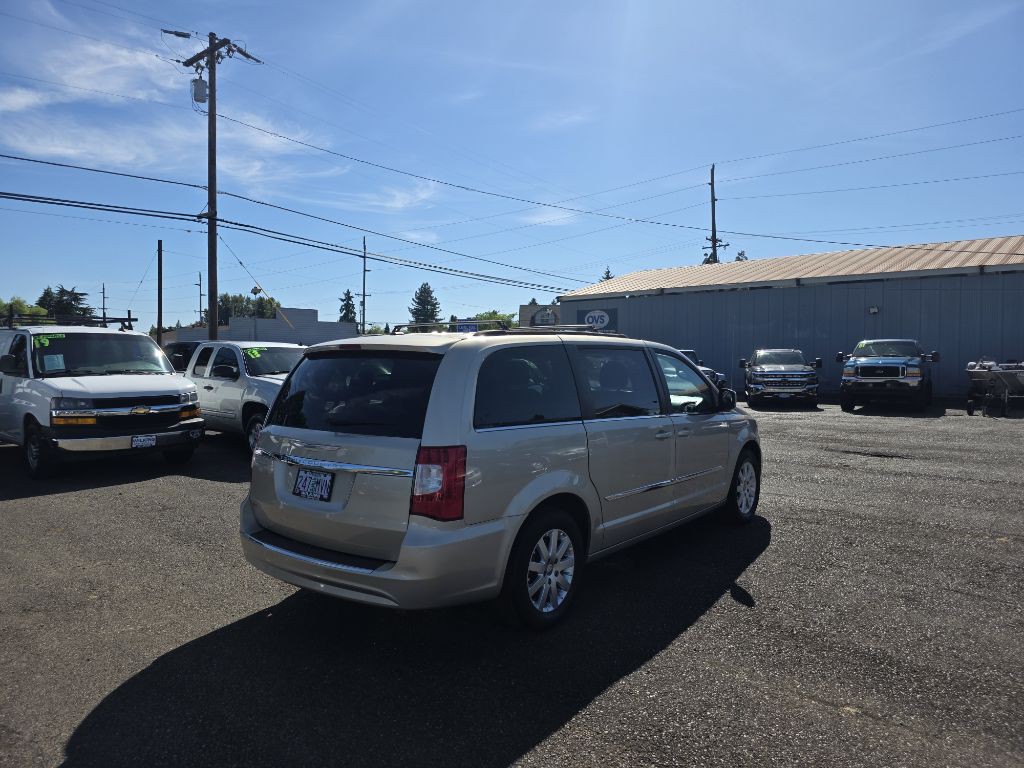 2015 Chrysler Town & Country Image 5