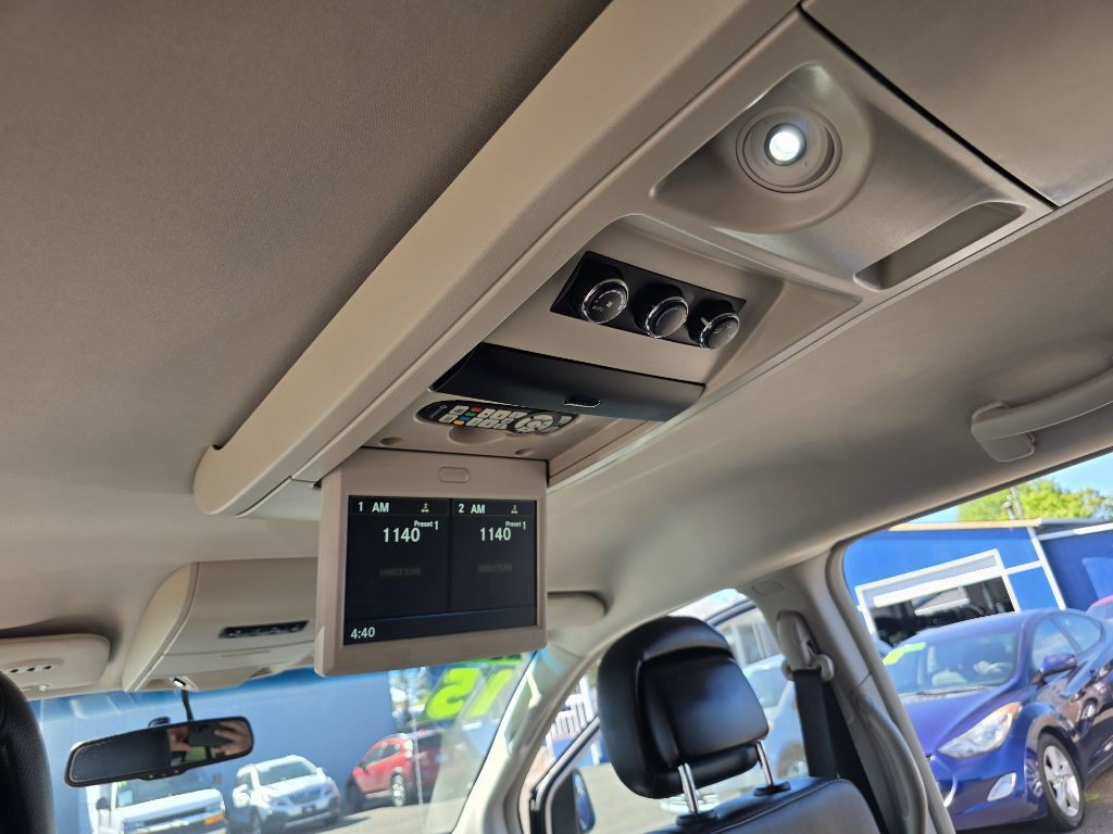 2015 Chrysler Town & Country Image 19