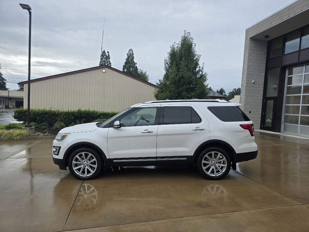 2017 Ford Explorer Image 8