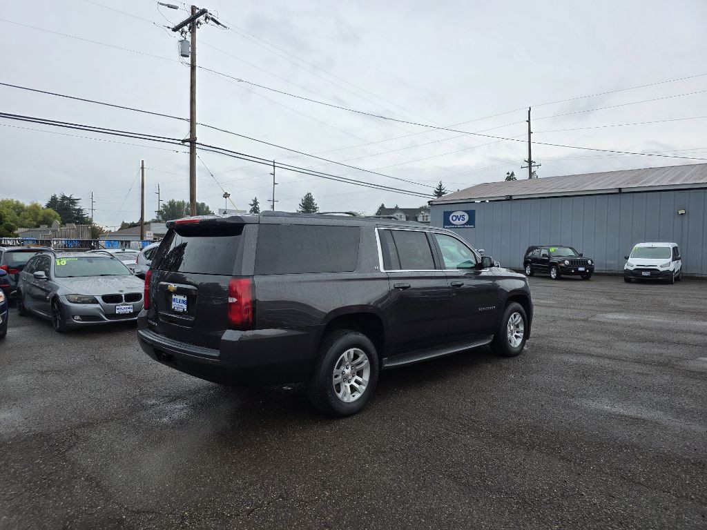 2016 Chevrolet Suburban Image 2
