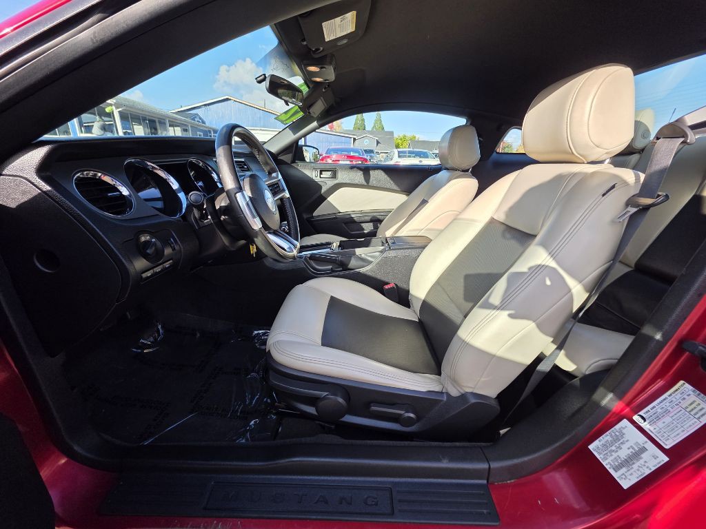 2012 Ford Mustang Image 10