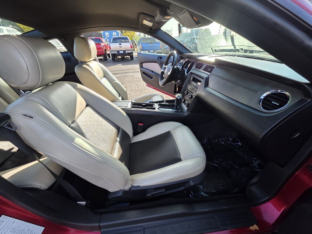 2012 Ford Mustang Image 11