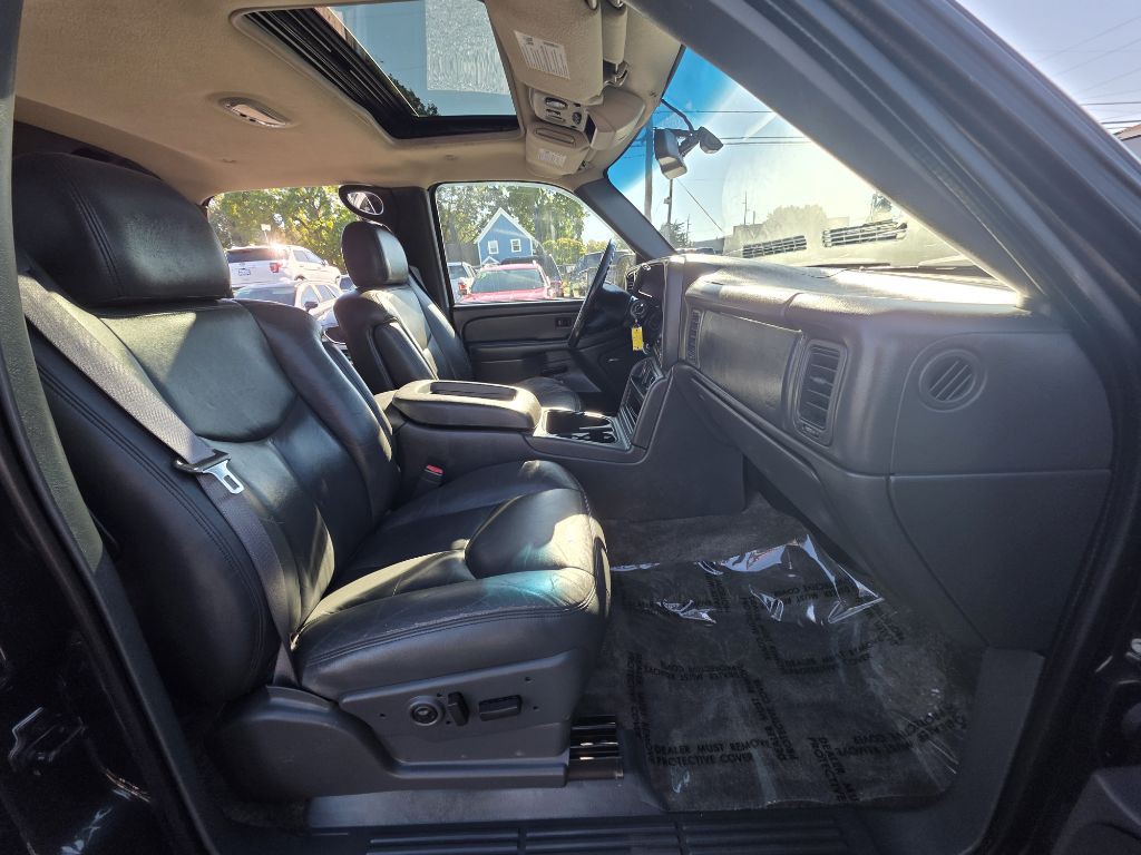 2003 Chevrolet Avalanche Image 16