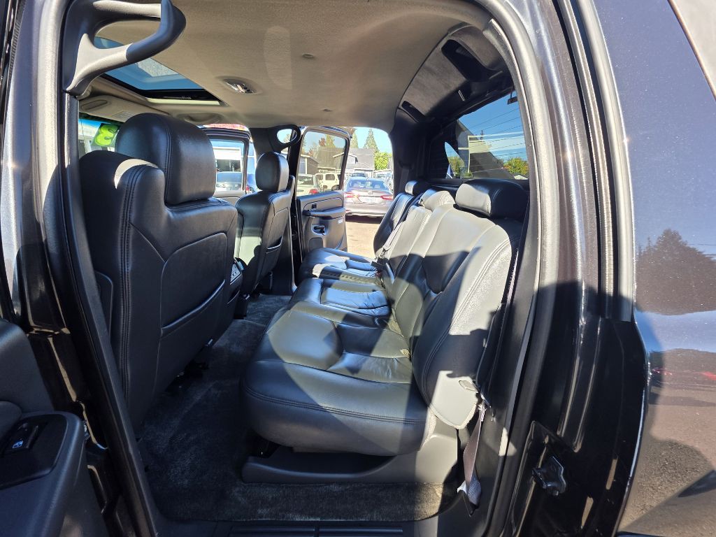 2003 Chevrolet Avalanche Image 18