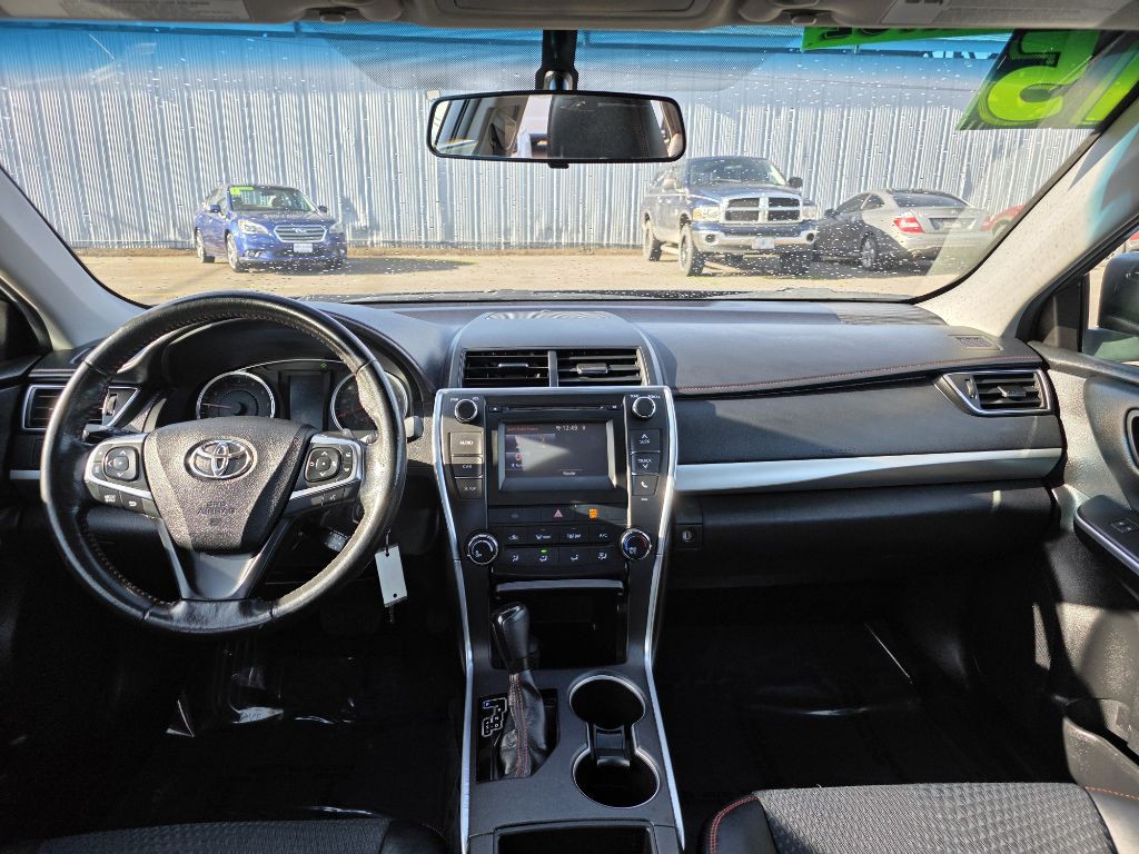 2015 Toyota Camry Image 10