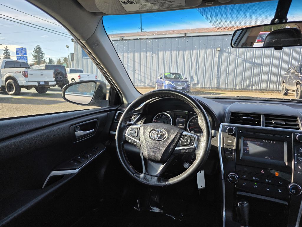 2015 Toyota Camry Image 12