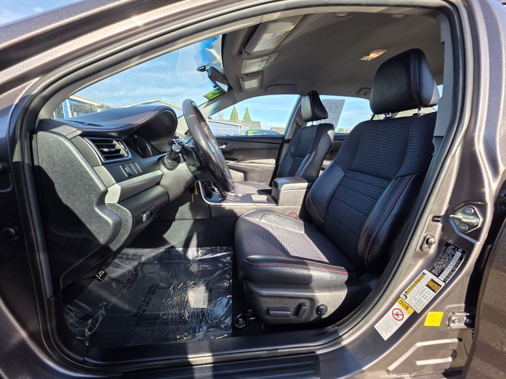 2015 Toyota Camry Image 15