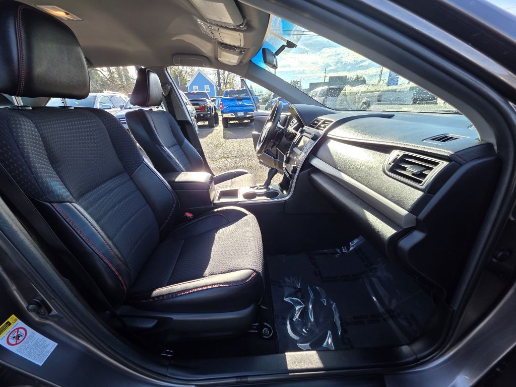 2015 Toyota Camry Image 16