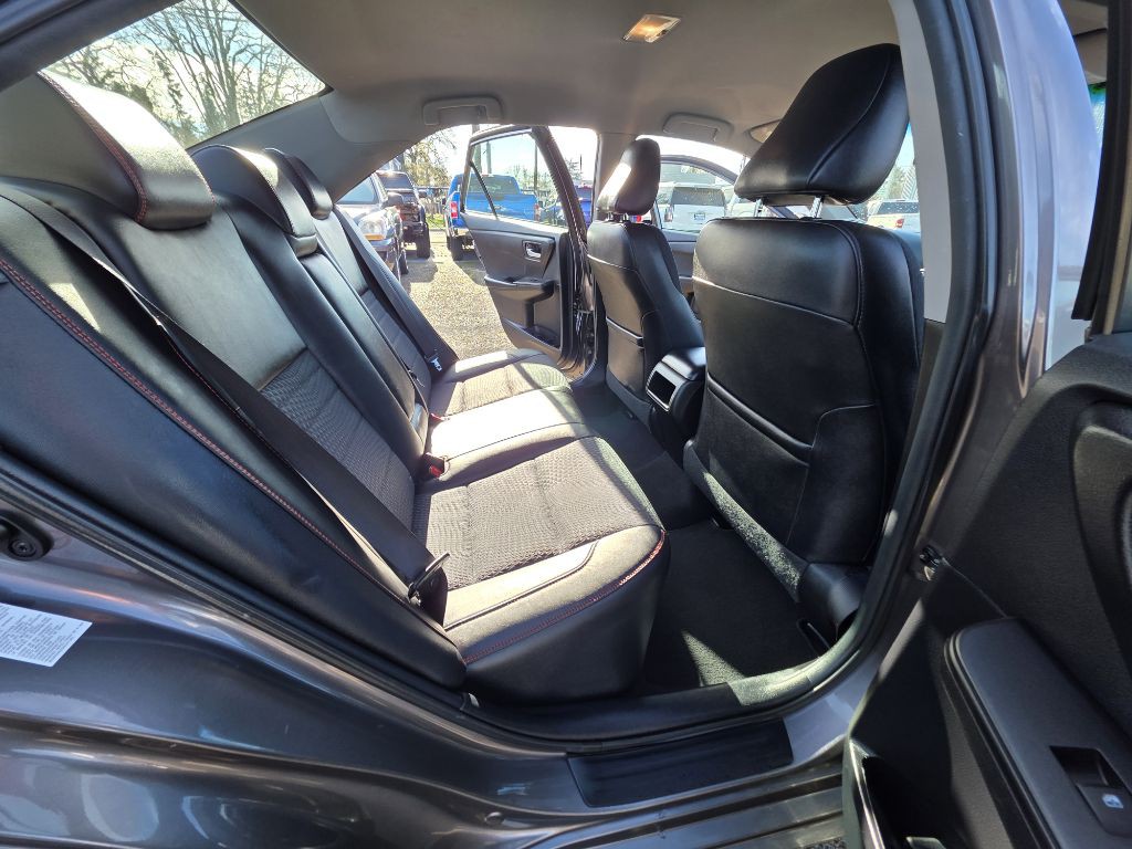 2015 Toyota Camry Image 17
