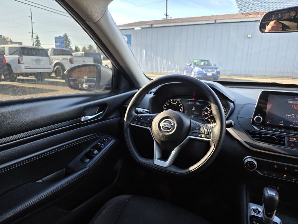 2020 Nissan Altima Image 10