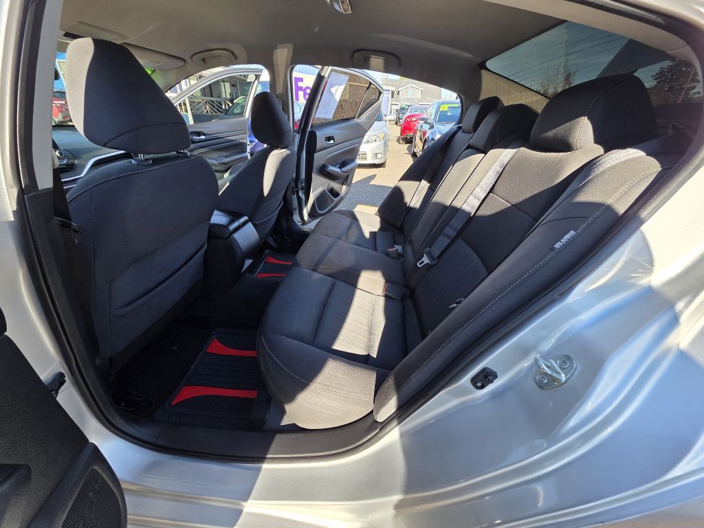 2020 Nissan Altima Image 18