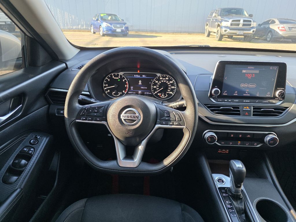 2020 Nissan Altima Image 11