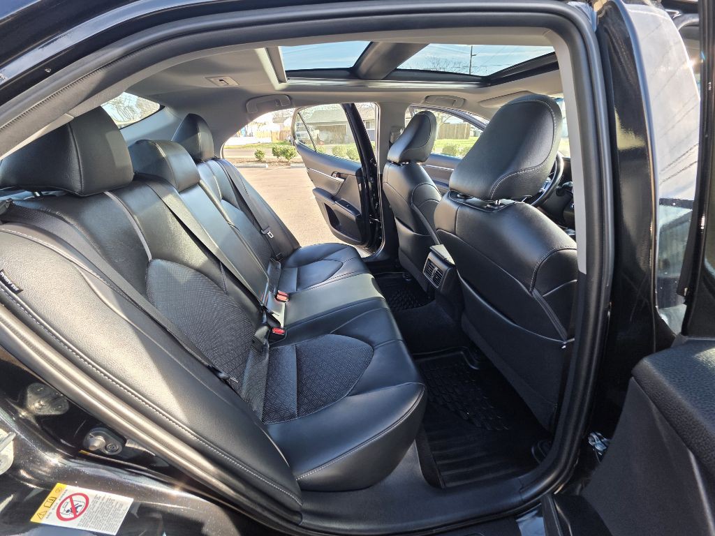 2018 Toyota Camry Image 16