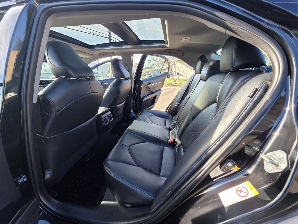 2018 Toyota Camry Image 17