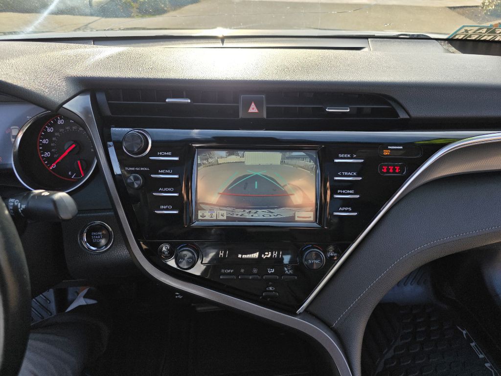 2018 Toyota Camry Image 18