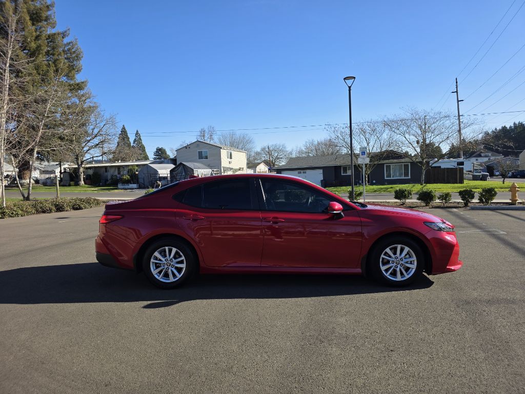 2025 Toyota Camry Image 4