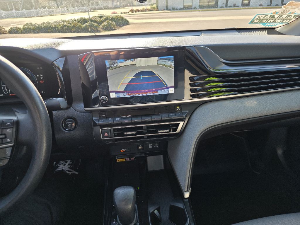 2025 Toyota Camry Image 13