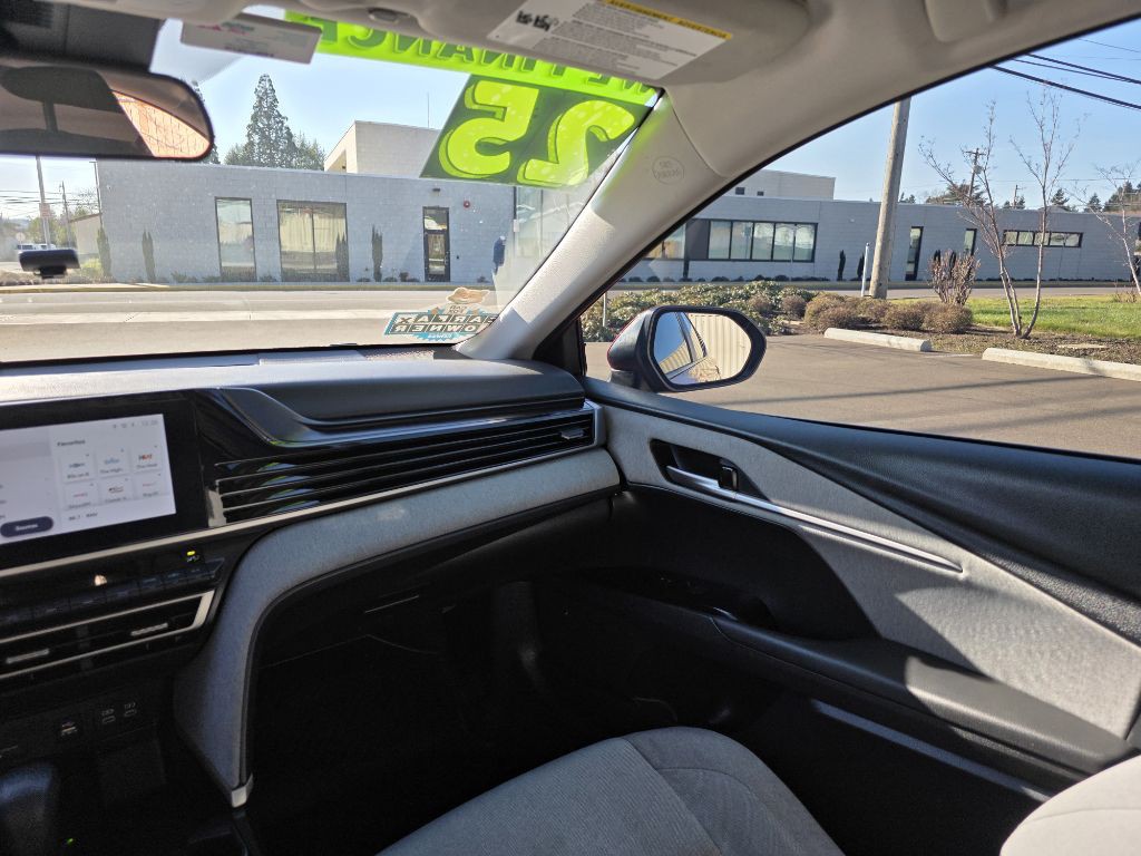 2025 Toyota Camry Image 14