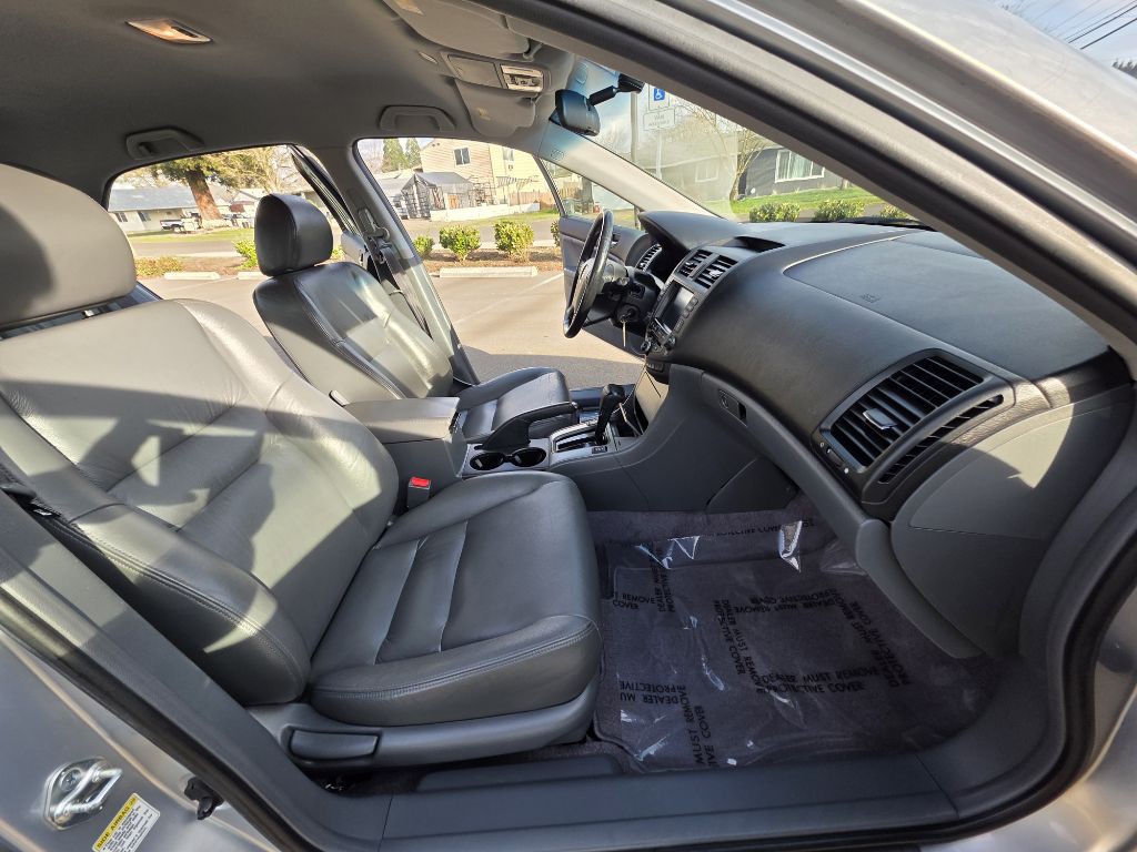 2005 Honda Accord Image 16