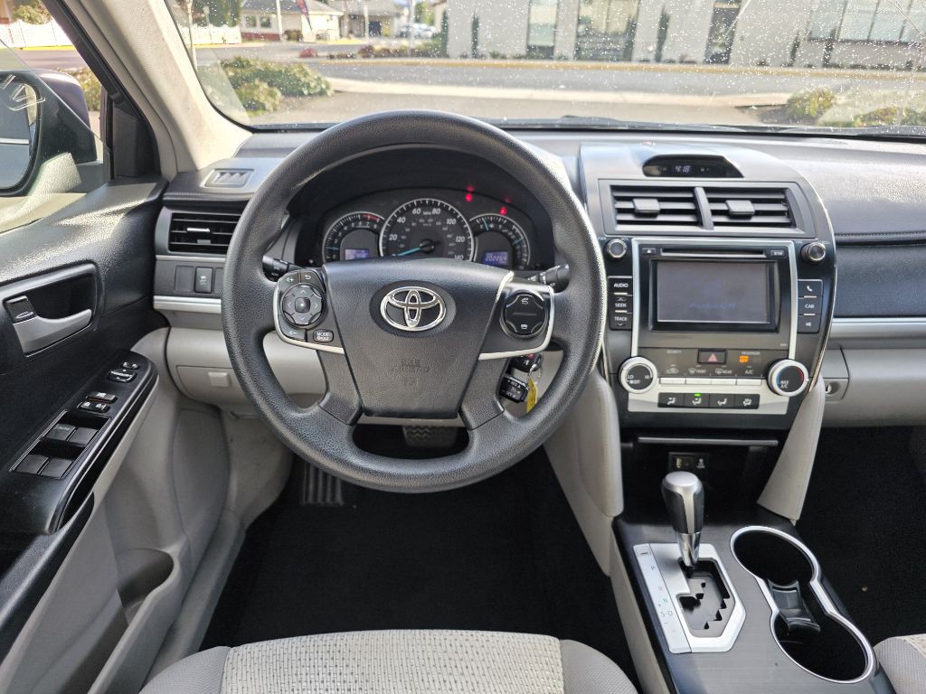 2012 Toyota Camry Image 11
