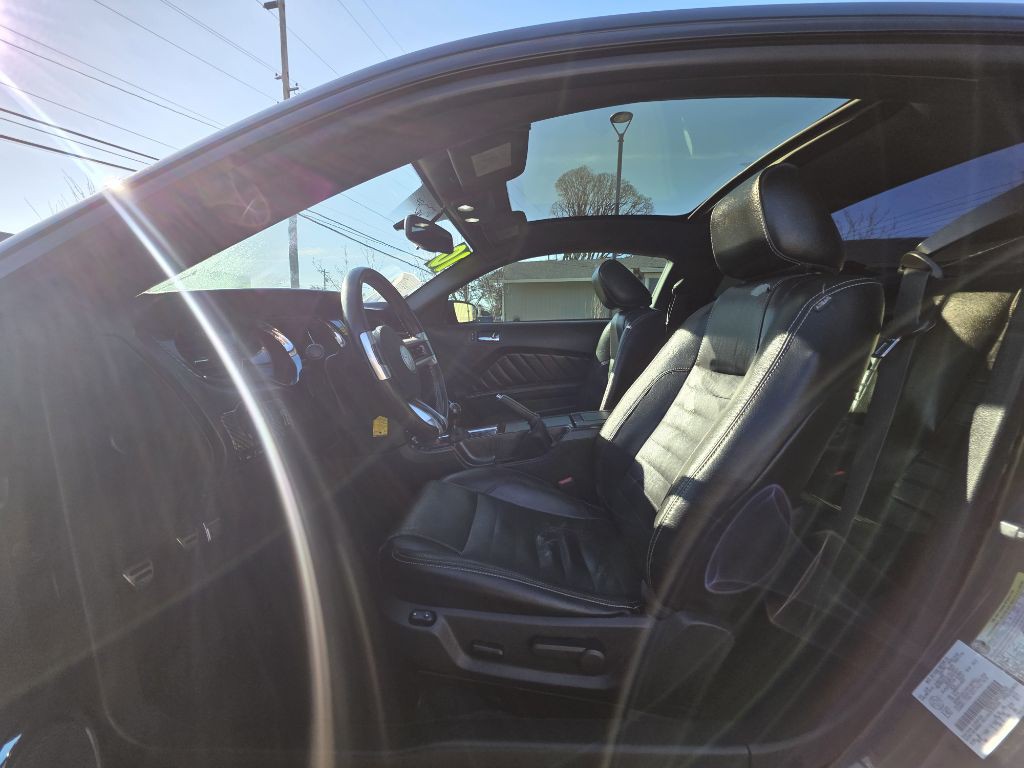 2010 Ford Mustang Image 10