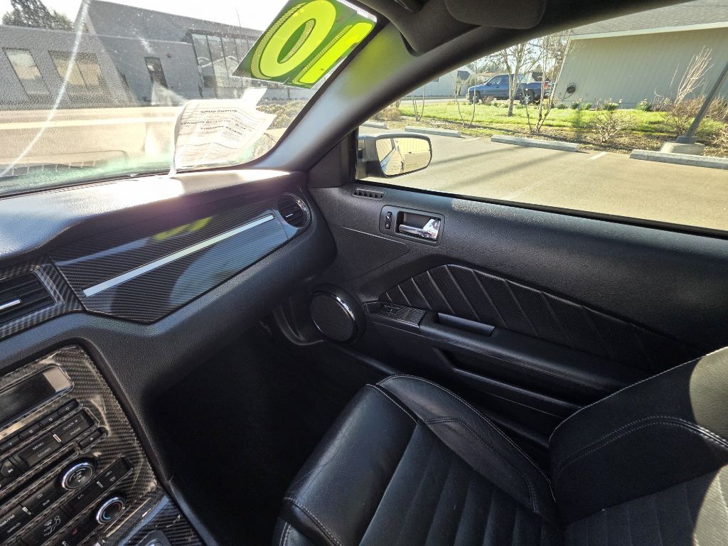 2010 Ford Mustang Image 13