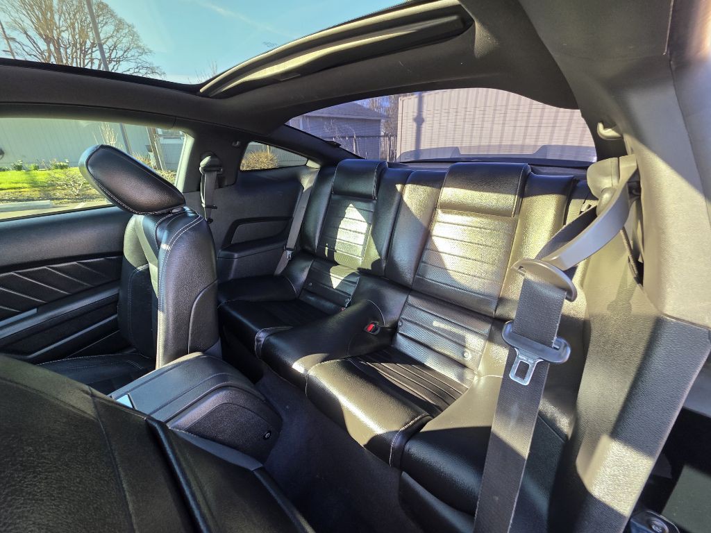 2010 Ford Mustang Image 14