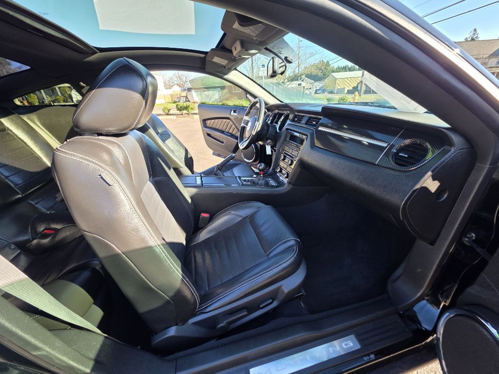 2010 Ford Mustang Image 15