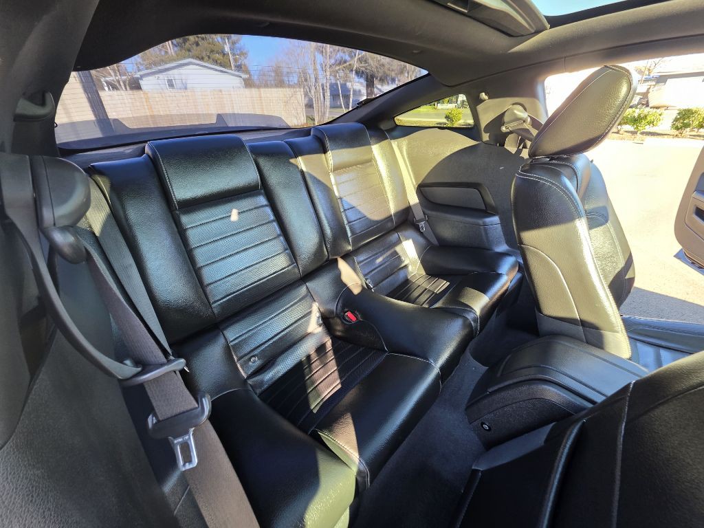 2010 Ford Mustang Image 16