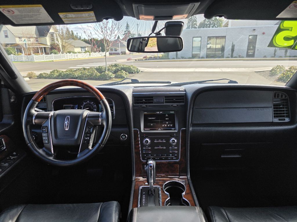 2015 Lincoln Navigator Image 9