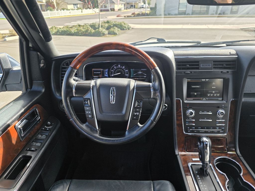 2015 Lincoln Navigator Image 12