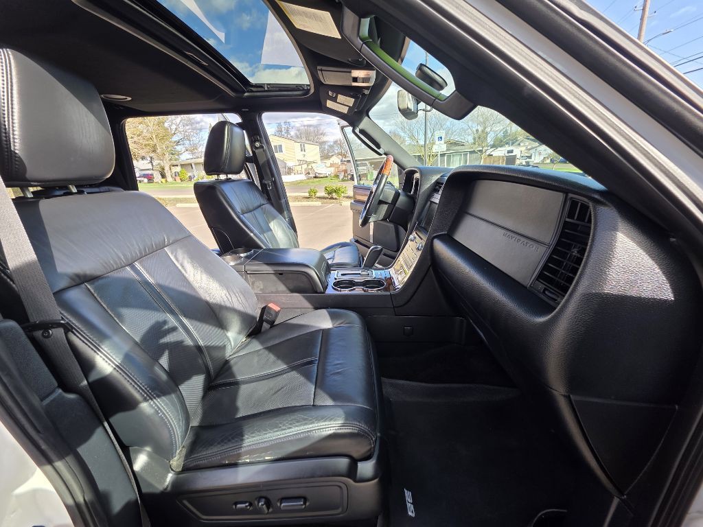 2015 Lincoln Navigator Image 15