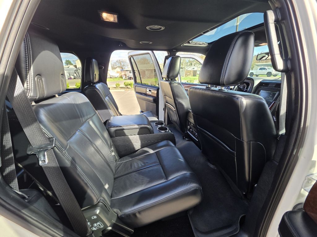 2015 Lincoln Navigator Image 16