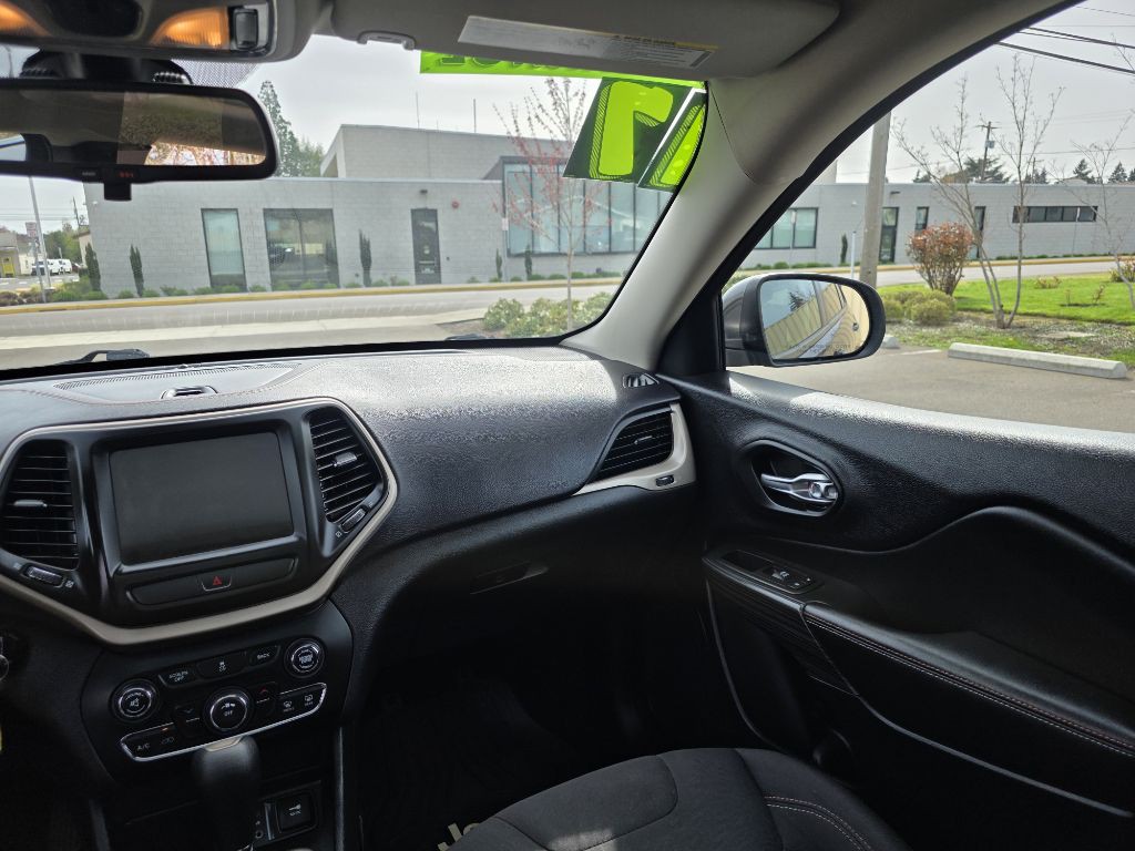 2017 Jeep Cherokee Image 8