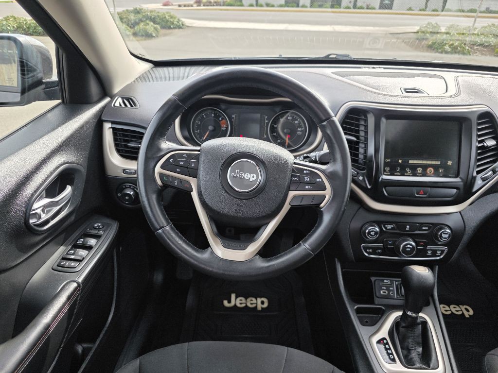 2017 Jeep Cherokee Image 11