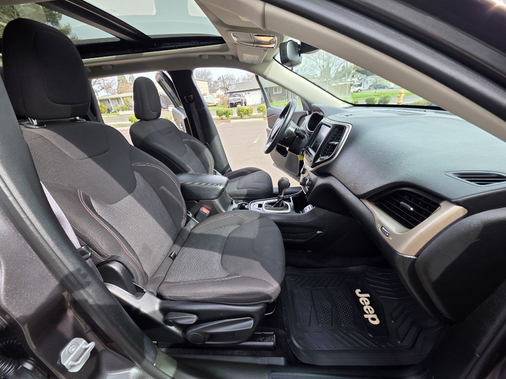 2017 Jeep Cherokee Image 14