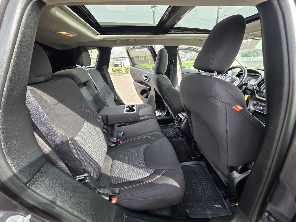 2017 Jeep Cherokee Image 15