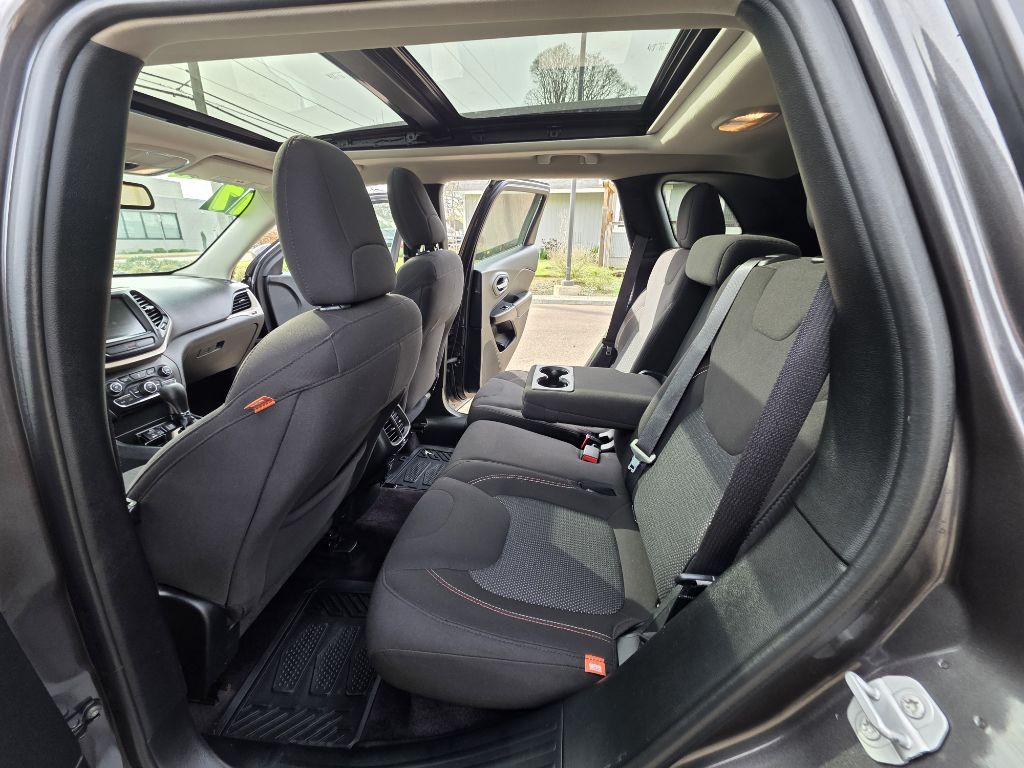 2017 Jeep Cherokee Image 17