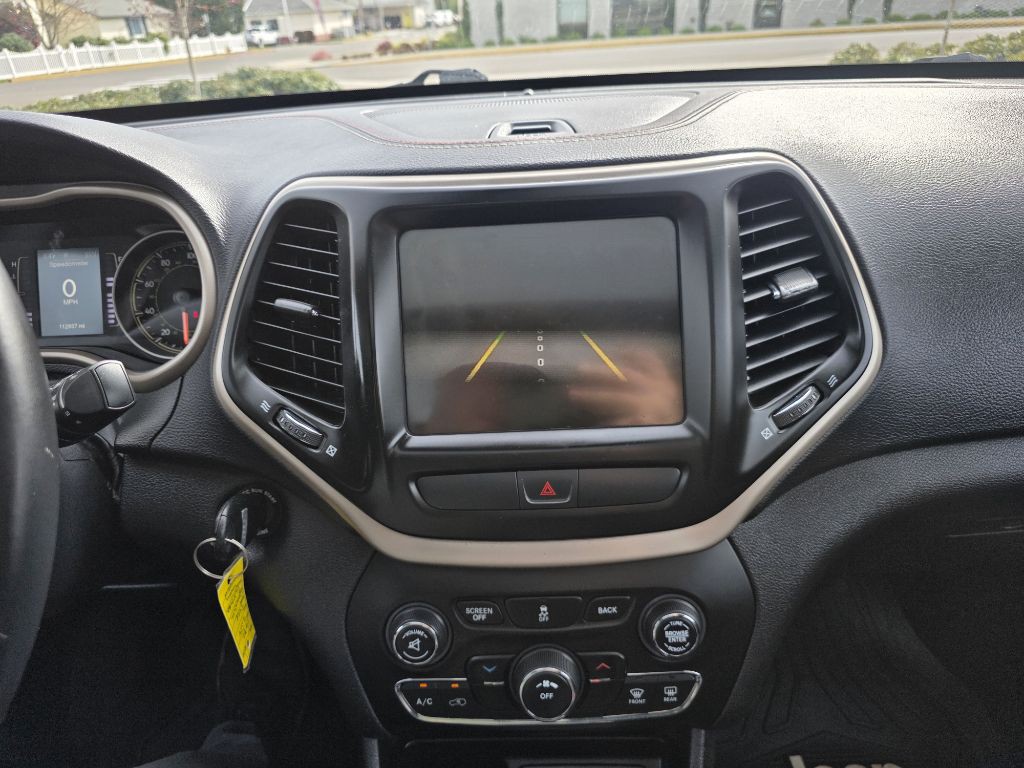 2017 Jeep Cherokee Image 19