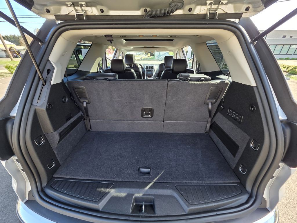 2010 GMC Acadia Image 17