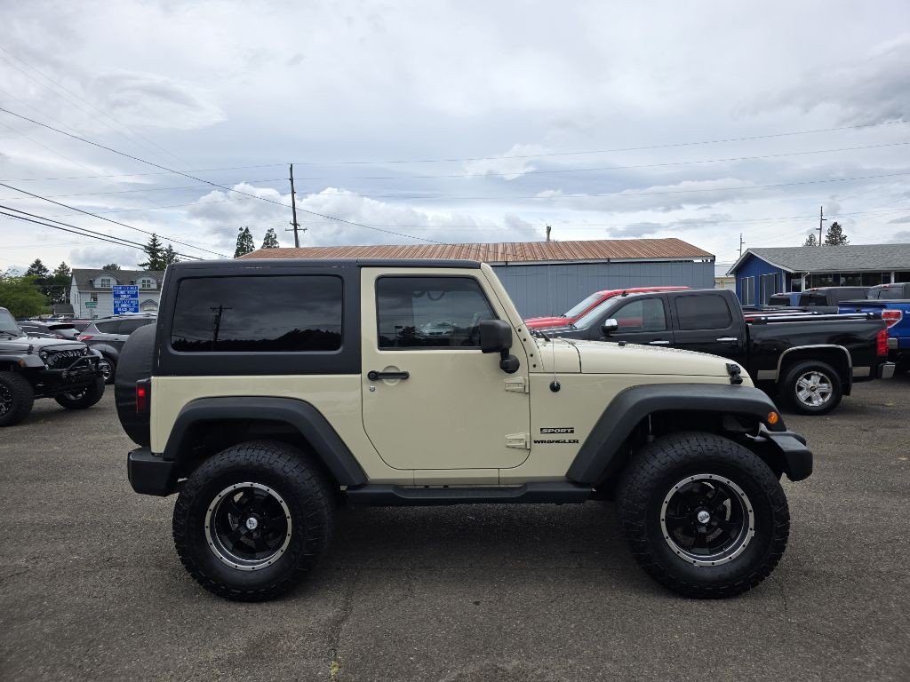 2011 Jeep Wrangler Image 2