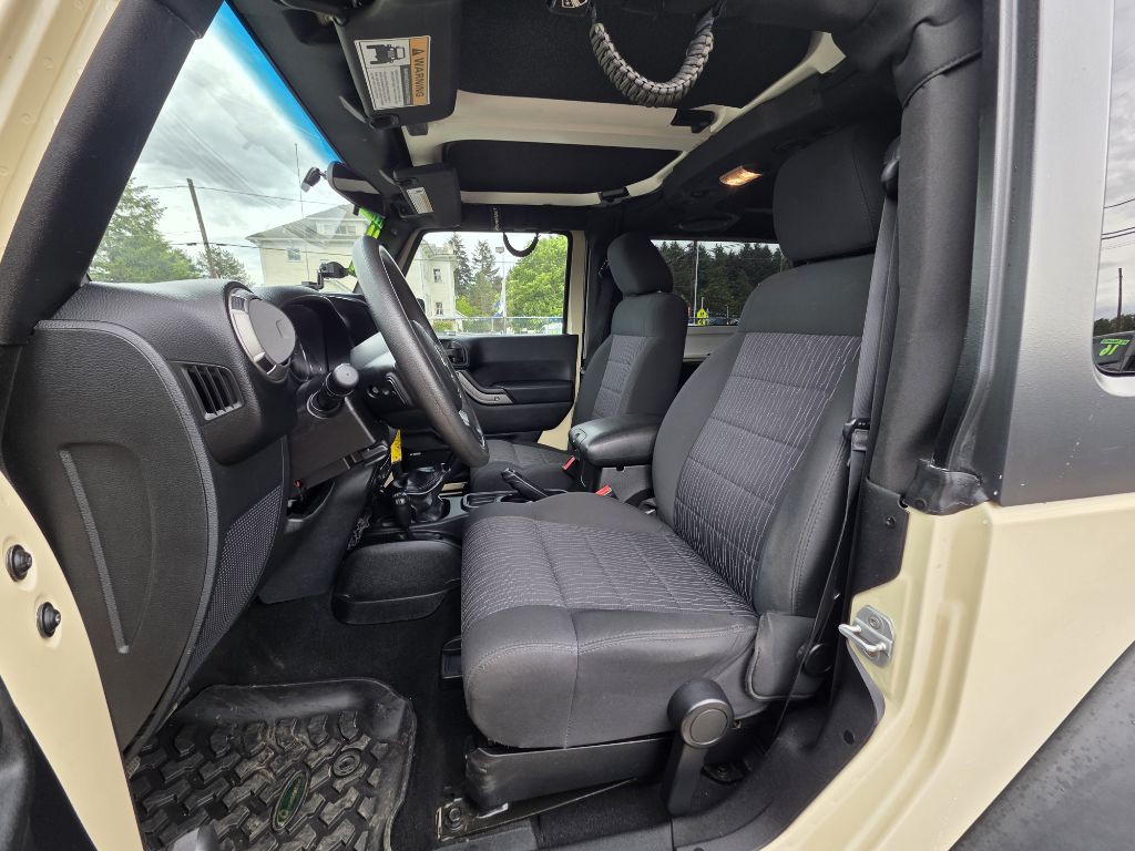 2011 Jeep Wrangler Image 12