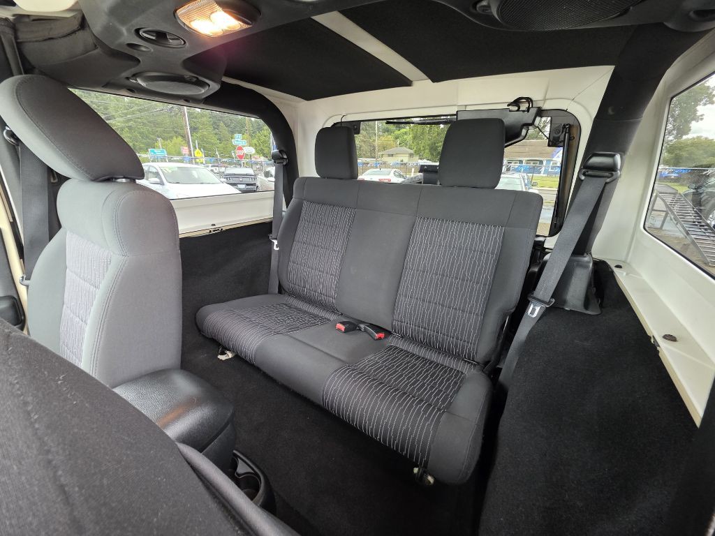 2011 Jeep Wrangler Image 13
