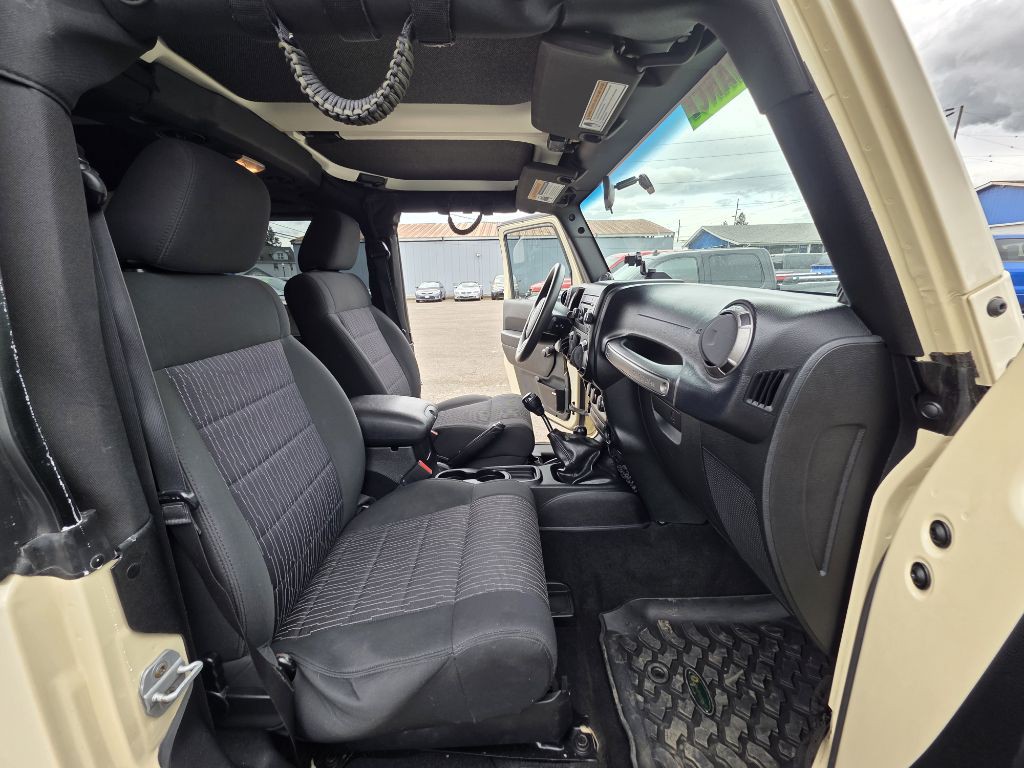 2011 Jeep Wrangler Image 14