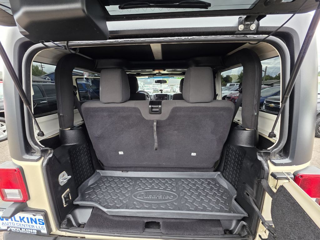 2011 Jeep Wrangler Image 15