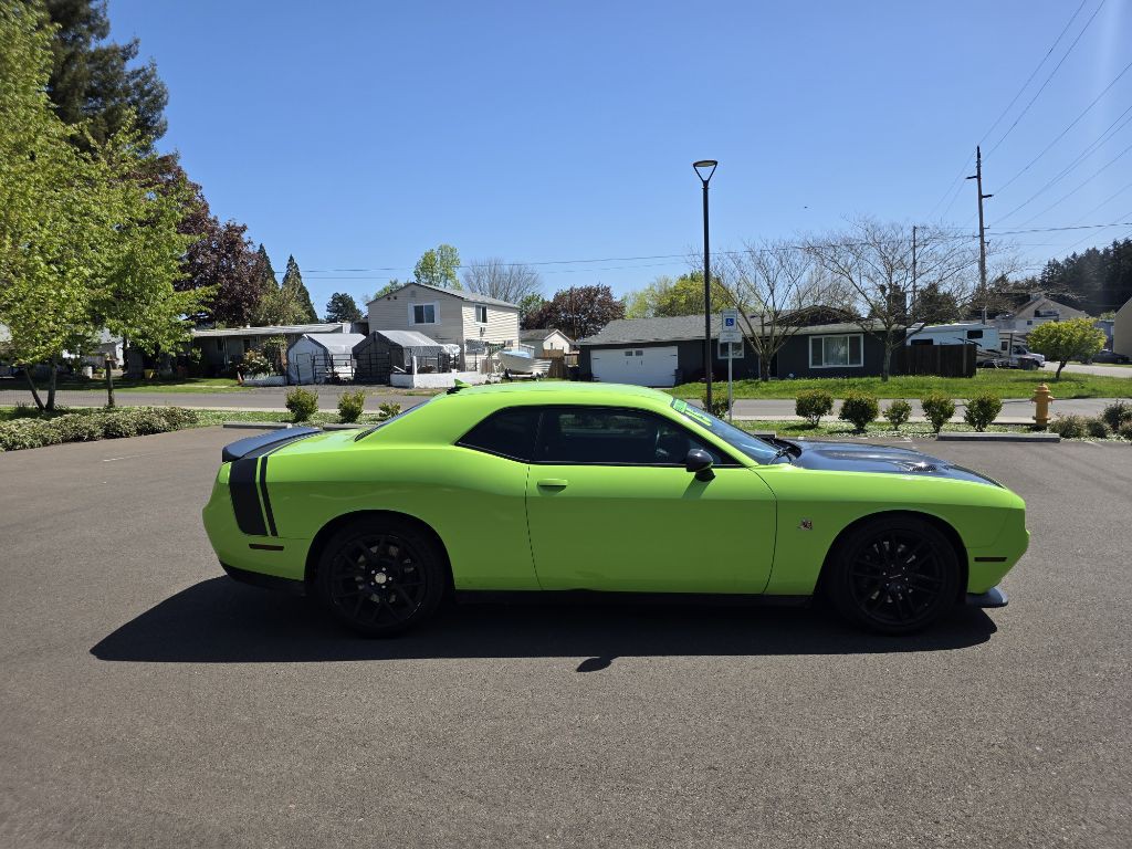 2015 Dodge Challenger Image 4