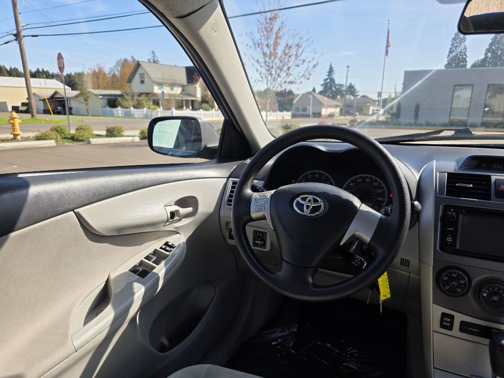 2013 Toyota Corolla Image 9